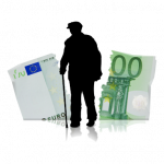 alter Mann vor 100 Euro-Schein